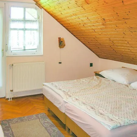 Six Bedroom Holiday In 度假居 *