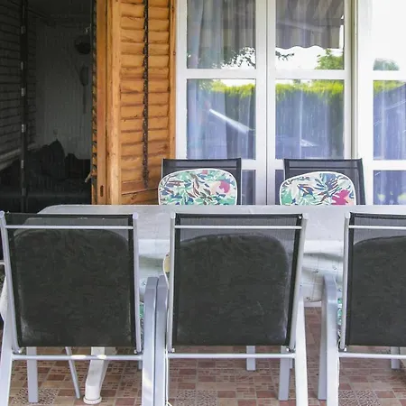 Six Bedroom Holiday In 根尼斯迪亚斯