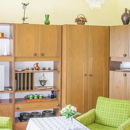 度假居 Six Bedroom Holiday In